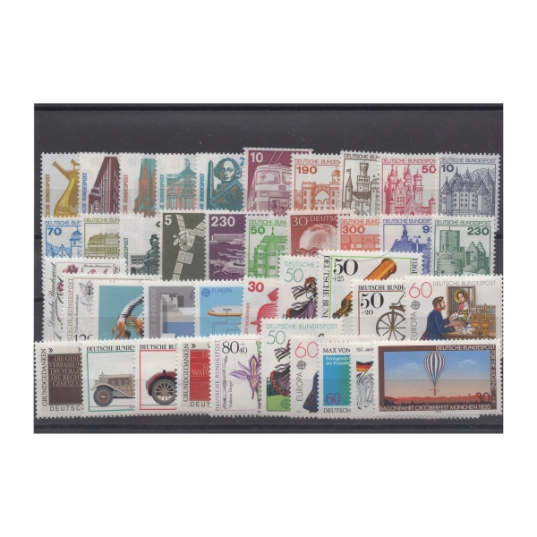 Pakiet RFN 25 znaczków czystych na czarnej karcie transportowej [281]