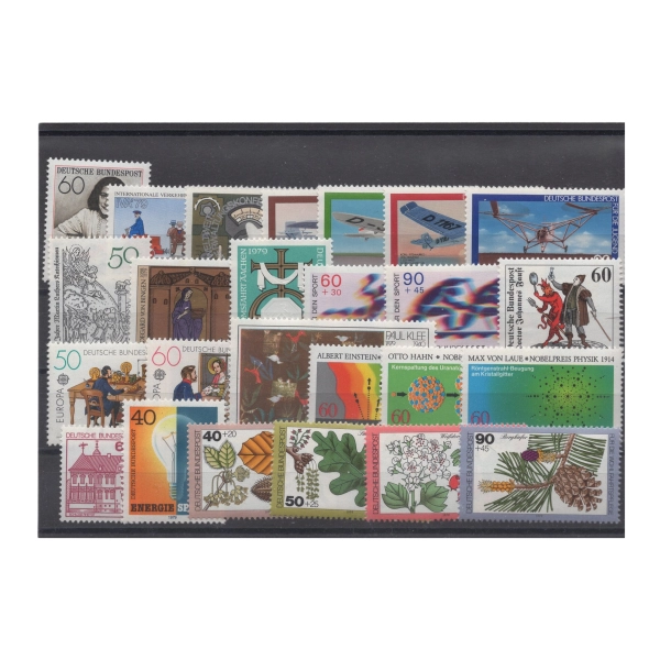 Pakiet RFN 25 znaczków czystych na czarnej karcie transportowej [285]