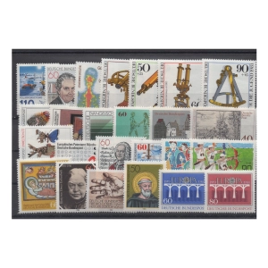 Pakiet RFN 25 znaczków czystych na czarnej karcie transportowej [292]