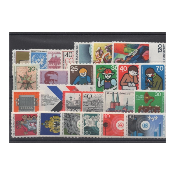 Pakiet RFN 25 znaczków czystych na czarnej karcie transportowej [287]