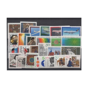 Pakiet RFN 25 znaczków czystych na czarnej karcie transportowej [297]