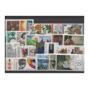 Pakiet RFN 25 znaczków czystych na czarnej karcie transportowej [300]