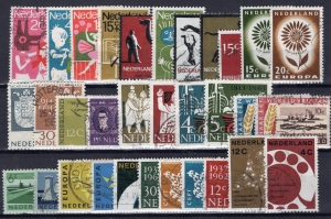 Pakiet Holandia 33 znaczki kasowane na czarnej karcie transportowe [36]