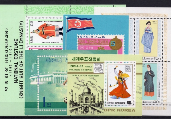 Pakiet Korea Północna 2 arkusze i 3 bloki na czarnej karcie transportowej[017]