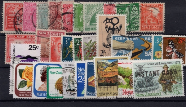 Pakiet Nowa Zelandia 30 znaczków kasowanych na czarnej karcie transportowej [023]
