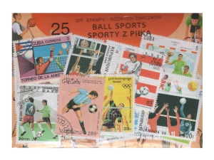 Pakiet 25 znaczków pocztowych - SPORTY Z PIŁKĄ